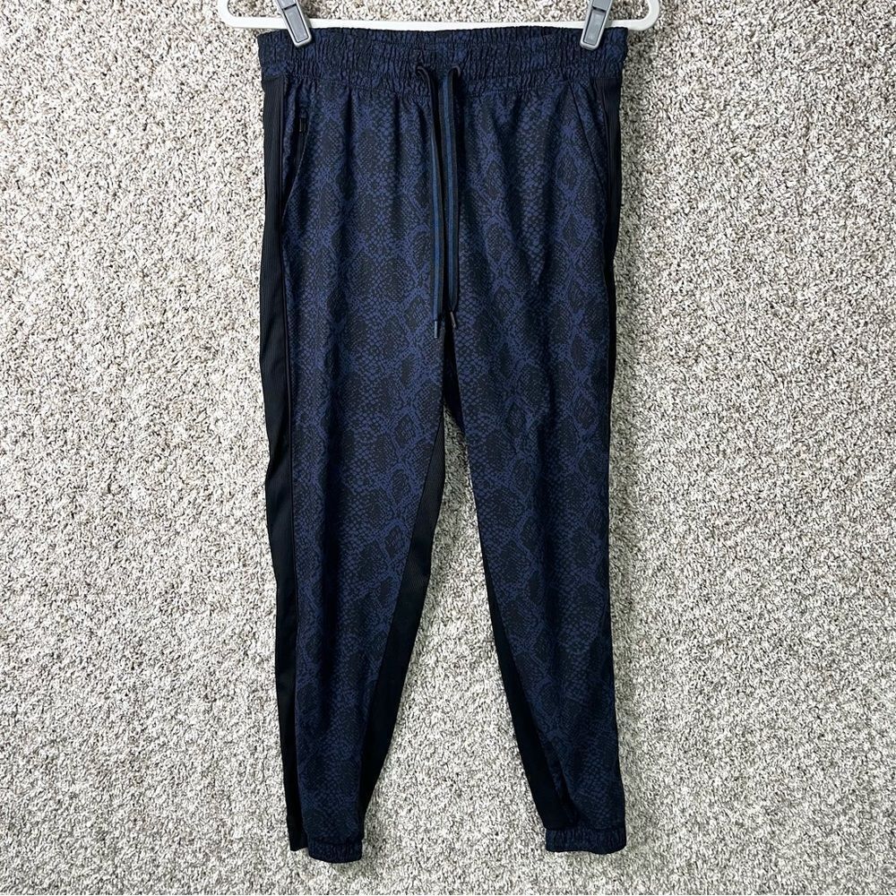 Athleta Pants Women’s 6 Navy Blue & Black Python Snake Print Brooklyn Jogger‎
